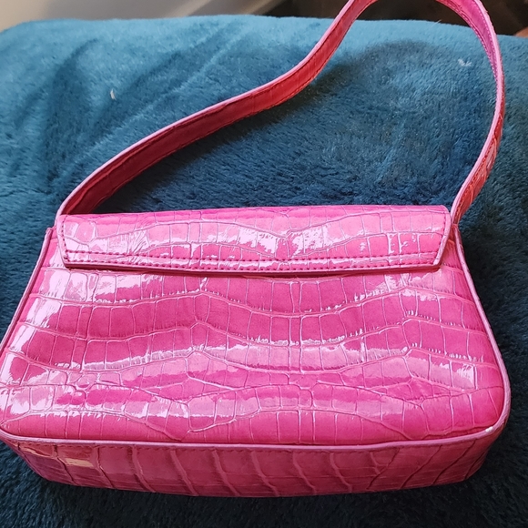 Fuchsia Guess small shoulder purse - Picture 2 of 3